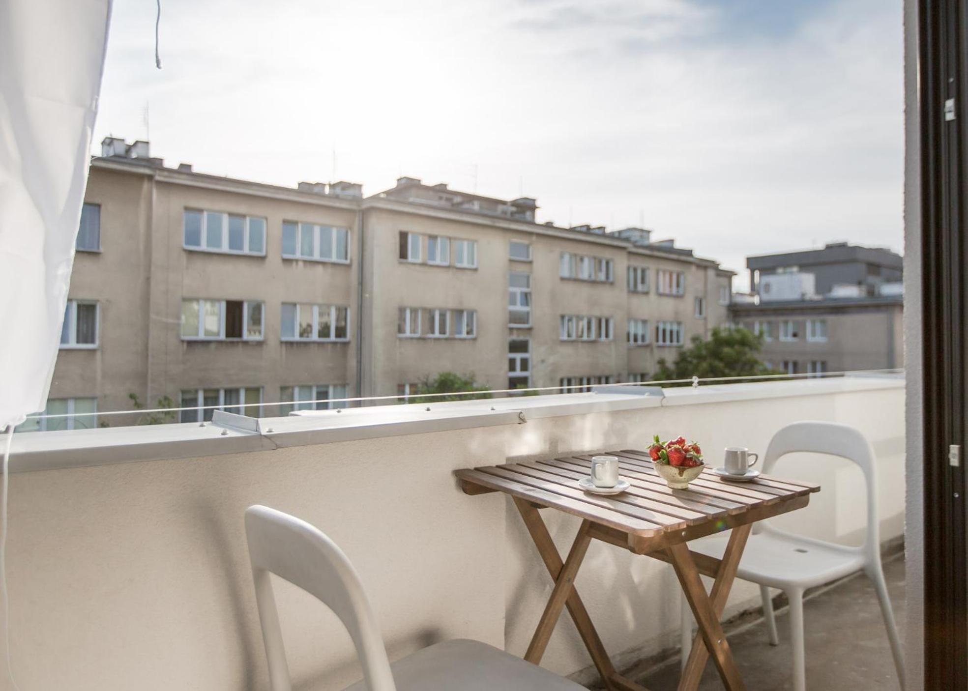 Sunny Mokotow - Near The Metro